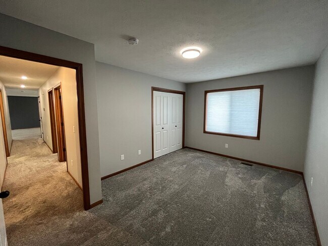 Building Photo - 7825 Yankee Woods Dr