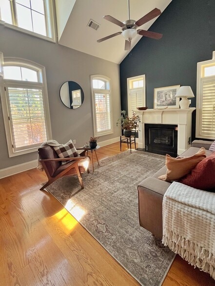 Building Photo - 6453 Chariot St