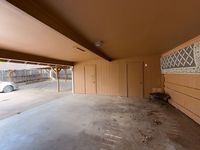 Building Photo - Spacious 3 Bedroom 2 Bath home AVAILABLE NOW!