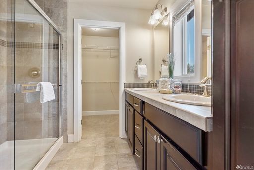 Building Photo - PENDING APPLICATION Spacious Spirit Ridge ...