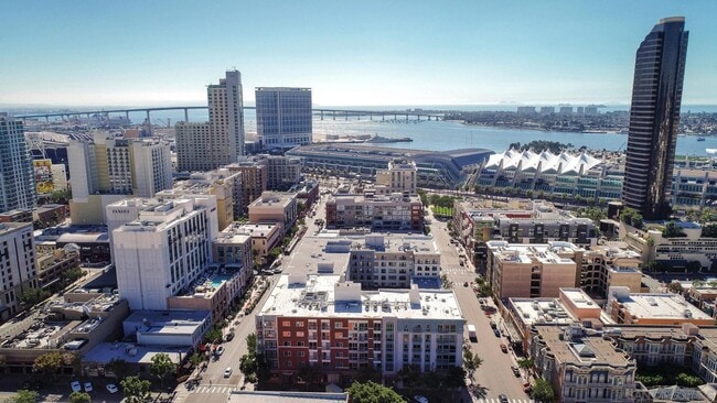 Building Photo - Perfectly located 1 bed/1 bath unit in Downtown now available! - $2,200/MO