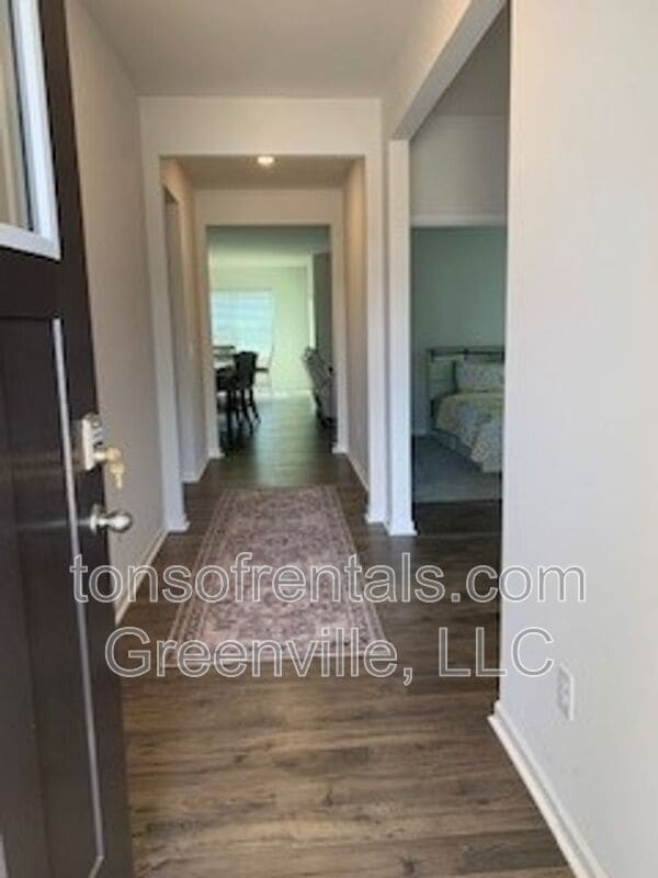 Building Photo - 938 Pineland Dr