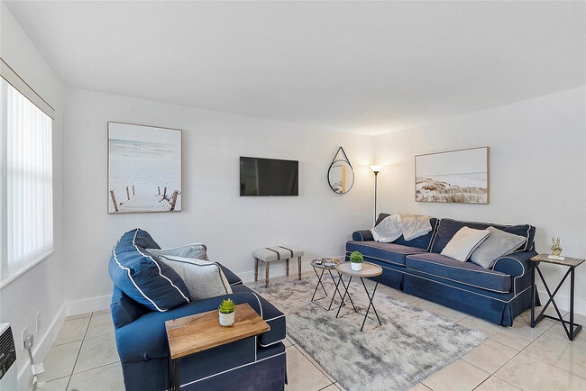 Building Photo - 3230 NE 13th St