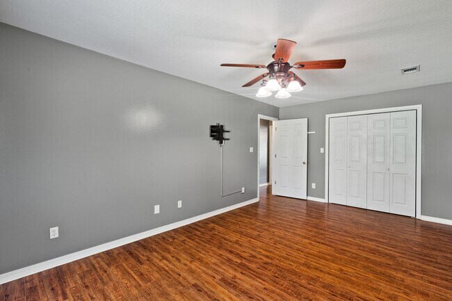 Building Photo - 330 Boggy Hollow Rd