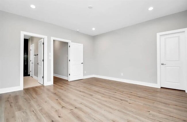 Building Photo - 410 E 41st St