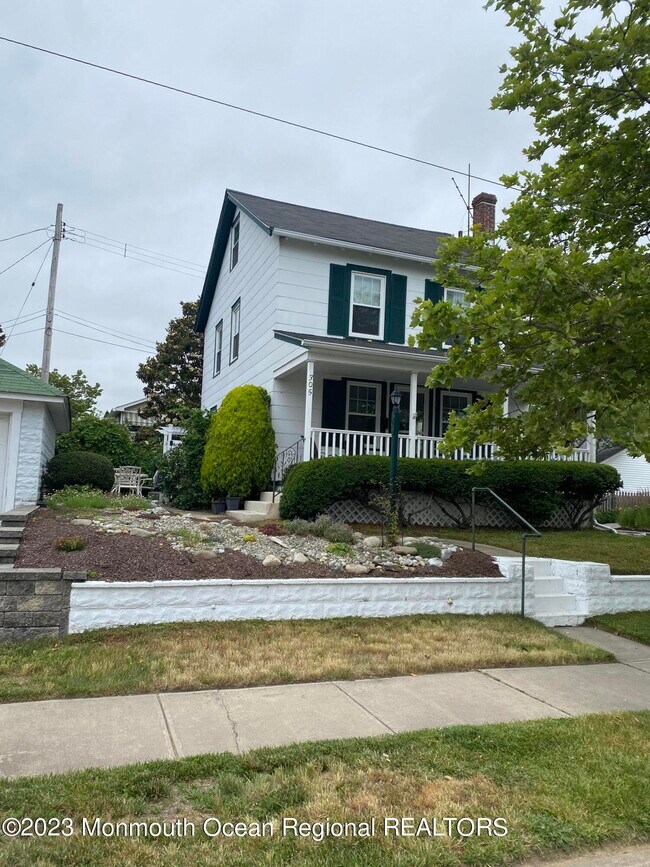 Building Photo - 305 3rd Ave