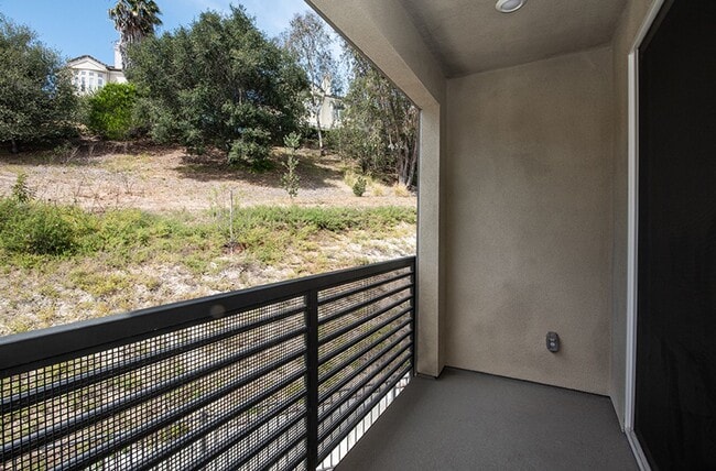 Building Photo - Charming 4 Bedroom 3.5 Bath in Carmel Mountain Ranch
