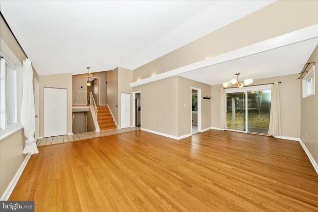 Building Photo - 3906 Montrose Dr