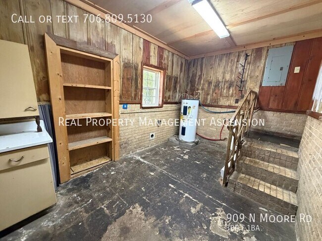 Building Photo - 909 N Moore Rd