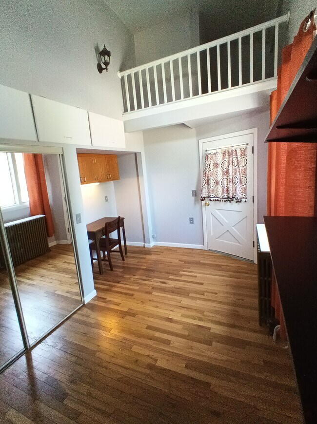 Building Photo - 2009 2nd St NE