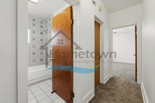 Building Photo - 9811 N Ramsey Rd