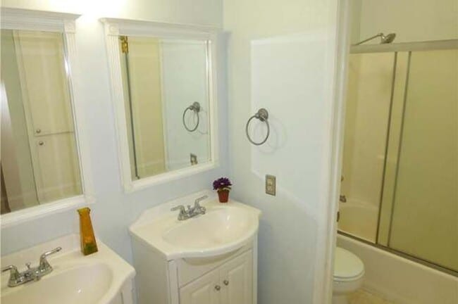 Building Photo - 2 Bedroom 1 Bath close to CSUC