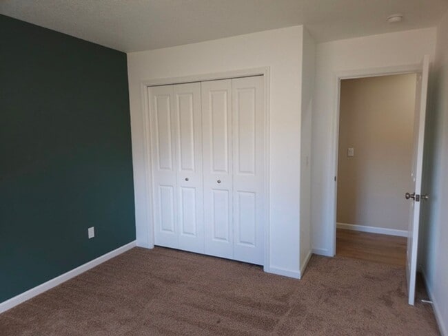Building Photo - 4Bd/2.5Ba Two Story House - Available to View!