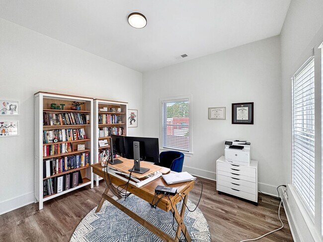 Building Photo - Newer Construction Meets Historic Cooper Young Charm • 5bd / 3ba