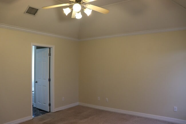 Building Photo - Lovely 3 bedroom 2 bath home for lease in ...