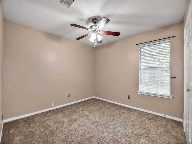 Building Photo - 15118 Red Cedar Cove Ln