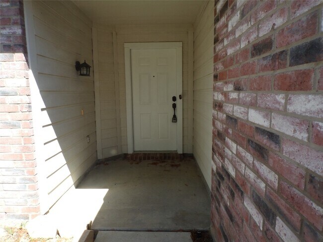 Building Photo - 2612 Sierra Dr