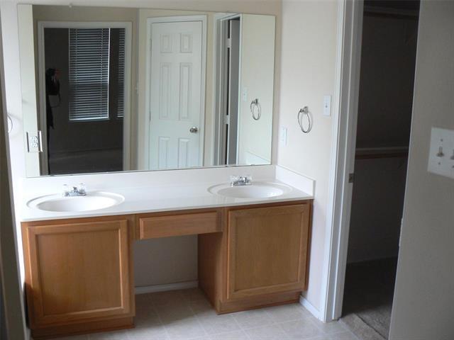 Building Photo - 1619 Northview Dr