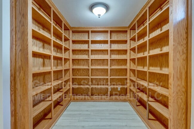 Building Photo - 502 32nd Ave S