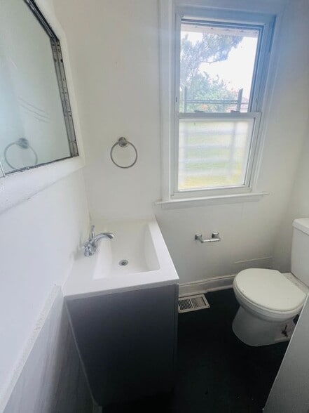 Building Photo - 1237 N Michigan Ave