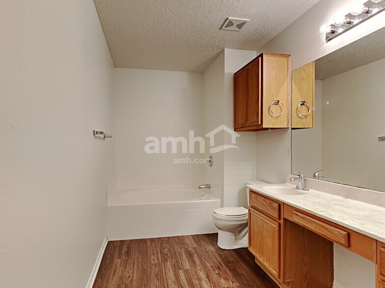 Building Photo - 816 Meadowlark Dr