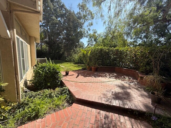 Building Photo - Over 3000 sq feet in Trabuco Canyon