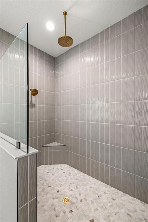 Building Photo - 1953 Arching Br