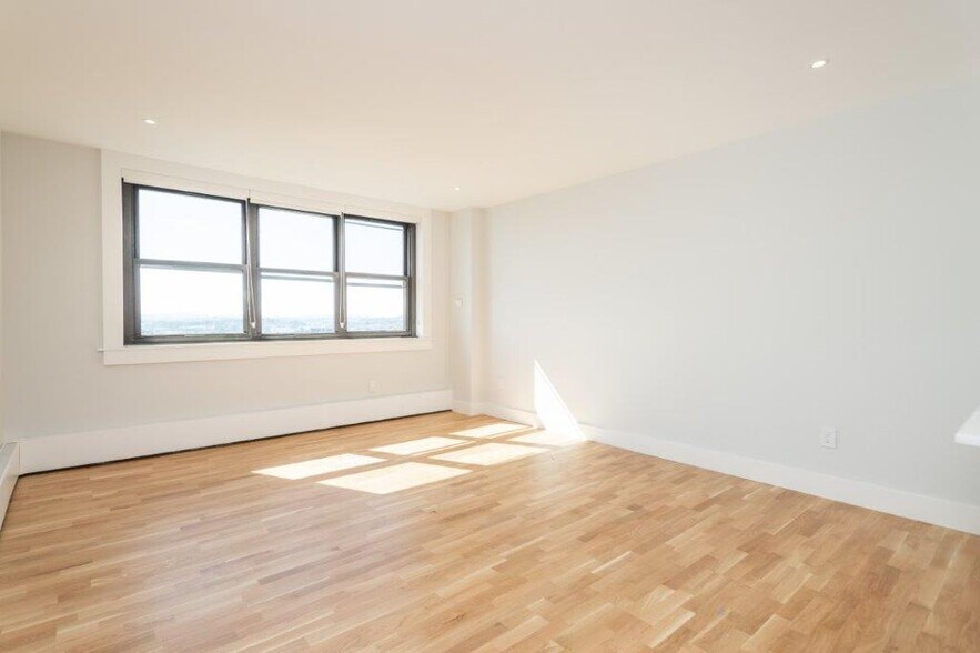 Building Photo - 1424 Columbia Rd