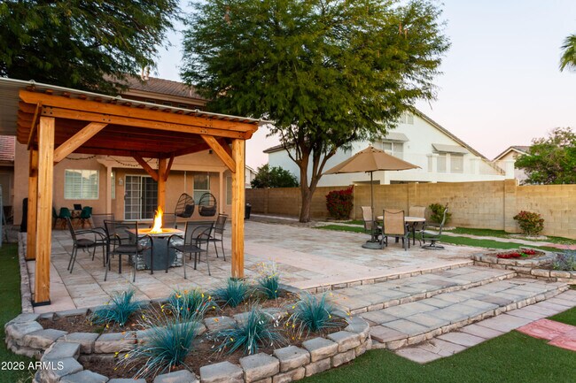 Building Photo - 11015 W Laurelwood Ln