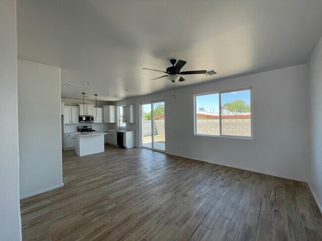 Building Photo - 2809 N Fair Oaks Ave