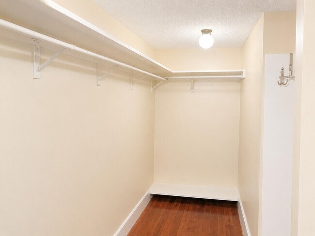 Building Photo - 10777 W Sample Rd