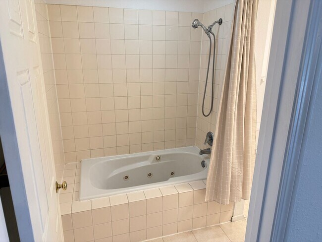 Building Photo - Charming 1-bedroom, 1-bath apartment in the Santa Clara area!