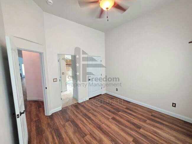 Building Photo - 2096 Two Wood Dr