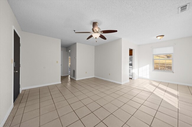 Building Photo - 2105 N Keebler Ave