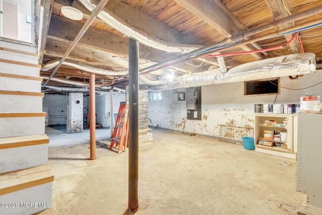 Building Photo - 104 Bank St