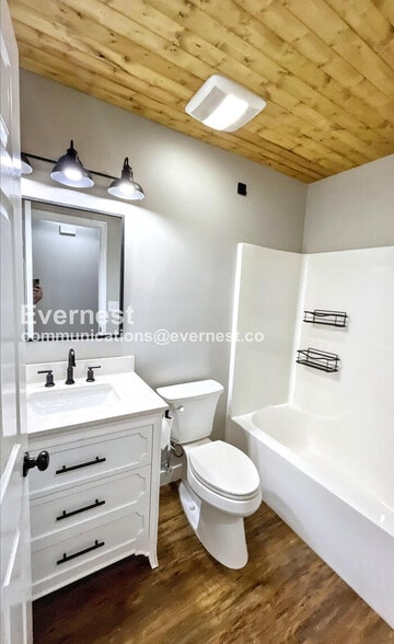 Building Photo - 46 Love Hill Rd