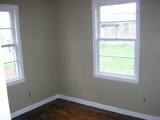 Building Photo - 1529 Parkhurst Dr