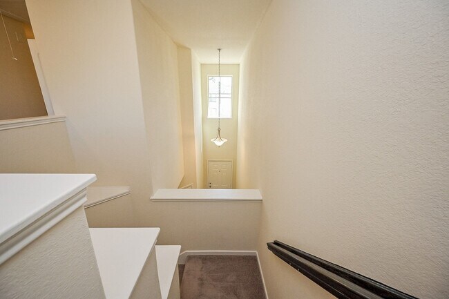 Building Photo - 8231 Hawthorn Vly Ln