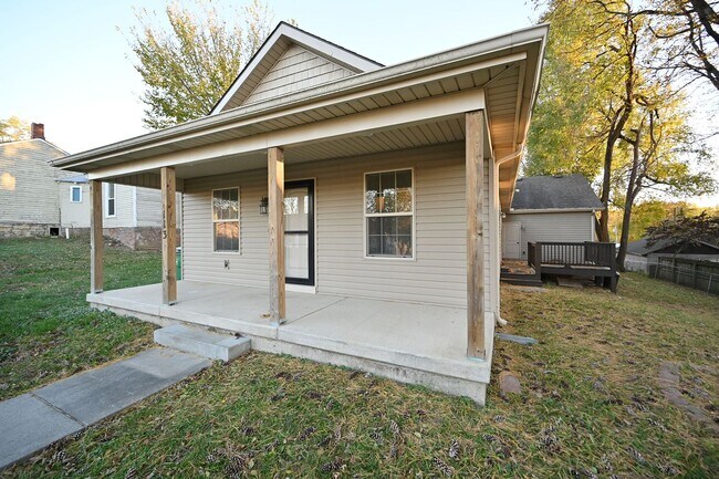 Building Photo - Cute 3-bedroom, 2 bath home with 1 car gar...