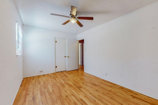 Building Photo - 1716 Bryn Mawr Dr NE