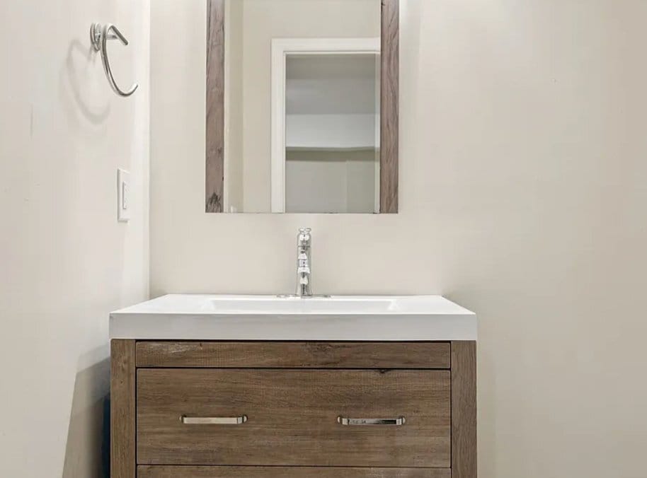 Building Photo - 231 Glenstone Cir