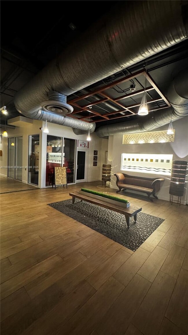 Building Photo - 10 SW South River Dr