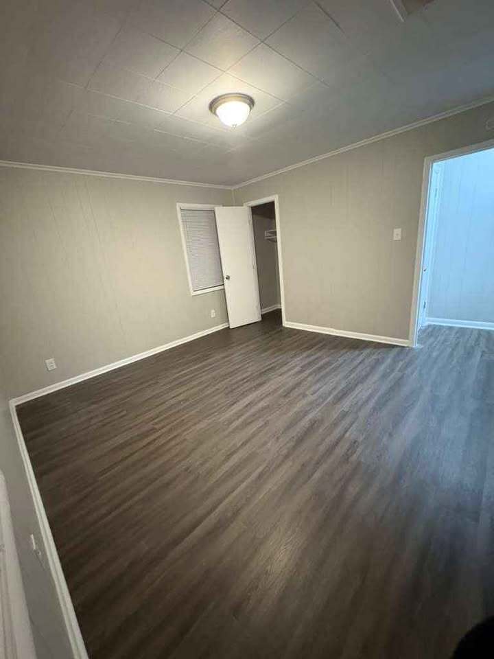 Building Photo - 3588 Vernon Ave