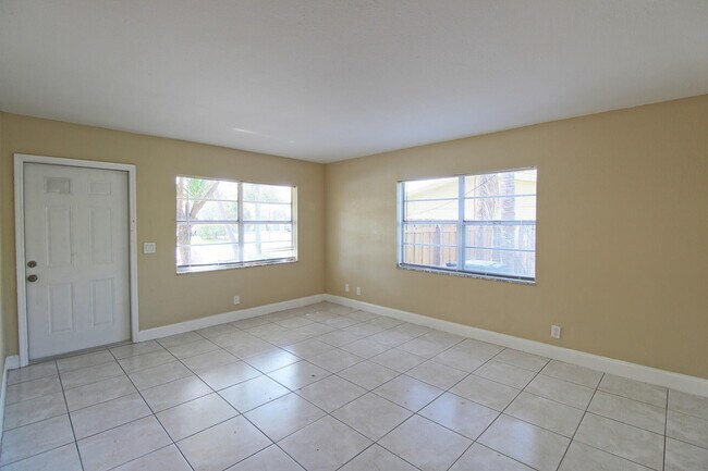 Building Photo - 1045 Miami Blvd