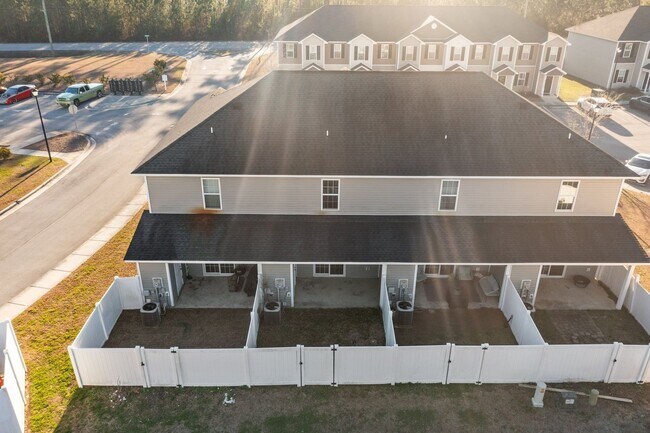 Building Photo - Welcome to the Burroughs!