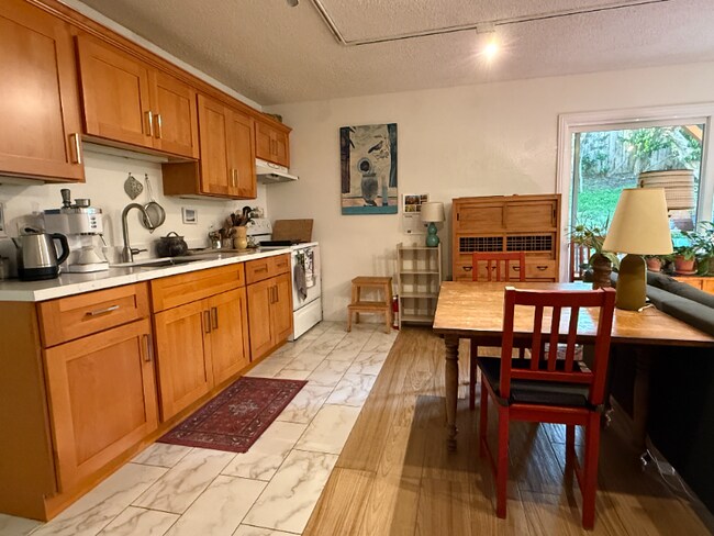 Building Photo - 330 2nd St