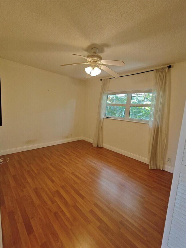 Building Photo - 2755 NE 28th Ave