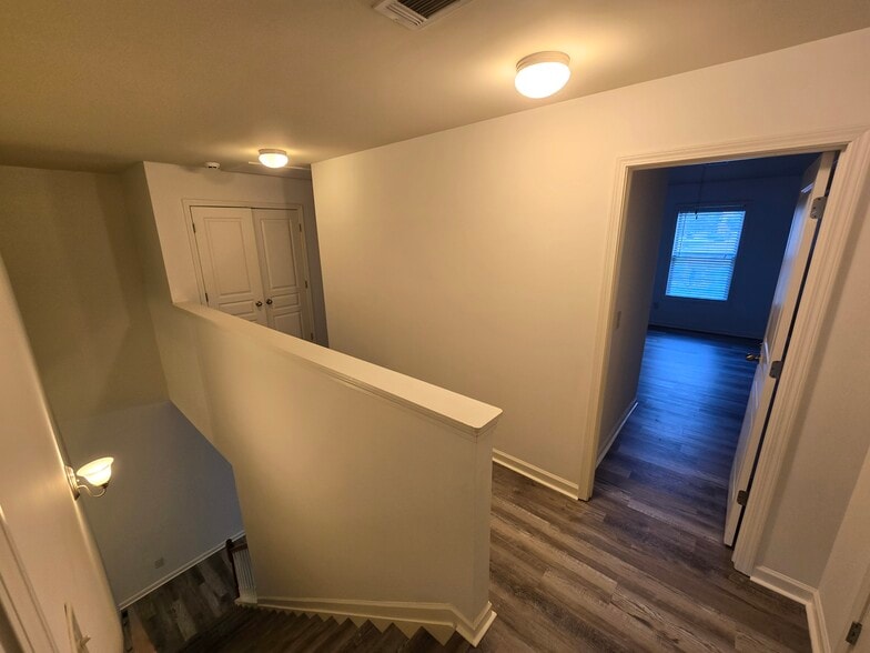 Building Photo - 2194 Oakland Grove Pl