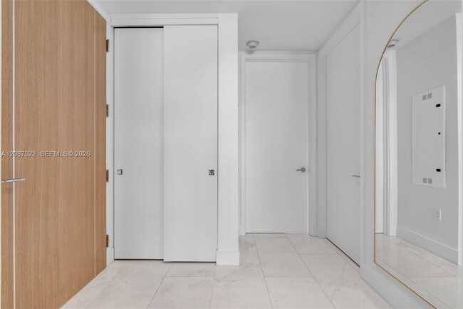 Building Photo - 15701 Collins Ave