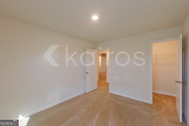 Building Photo - 3440 Bridgewood Dr